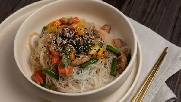 Фунчоза с курицей и овощами: популярный рецепт азиатской кухни