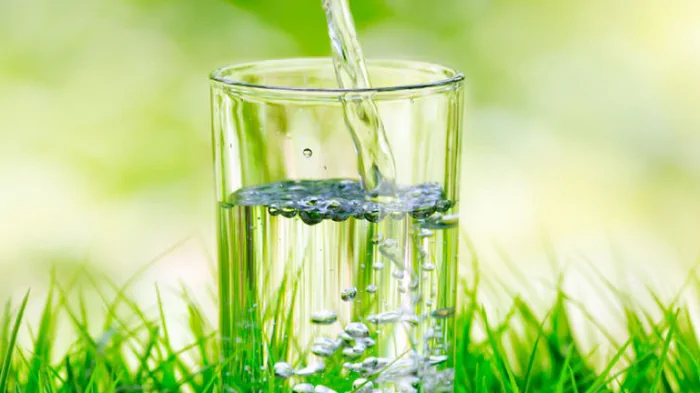 Яка вода краще: мінерально-лікувальна чи звичайна питна?