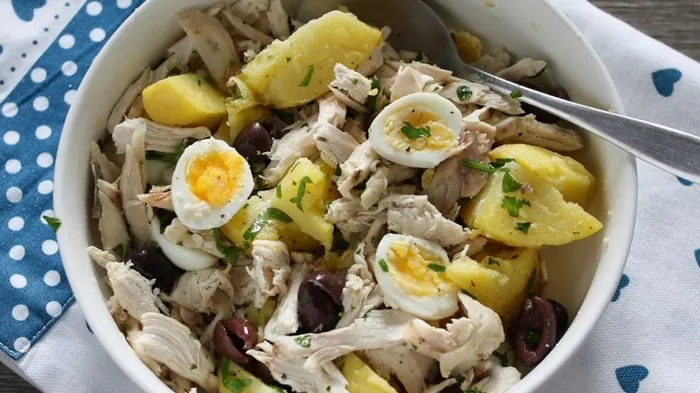 Салат из курицы и картофеля: рецепт превосходного холодного блюда на ужин