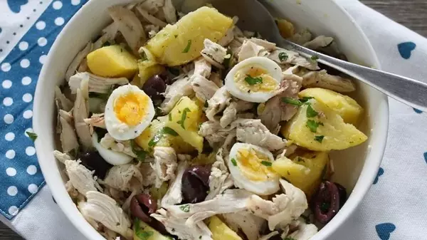 Салат из курицы и картофеля: рецепт превосходного холодного блюда на у...