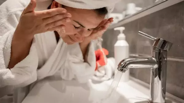 Нужно ли умываться утром: какой вред от регулярного очищения кожи