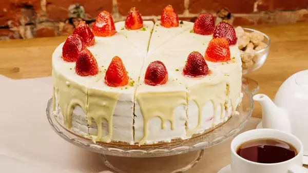 Вкусный торт «Молочная девушка»: как приготовить нежный десерт