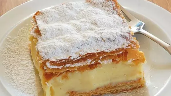 Польское пирожное «Кремувка»: рецепт нежного десерта с заварным к...