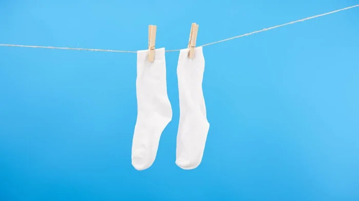 Зачем «готовить» носки в микроволновке: хитрость, которая выручит каждого