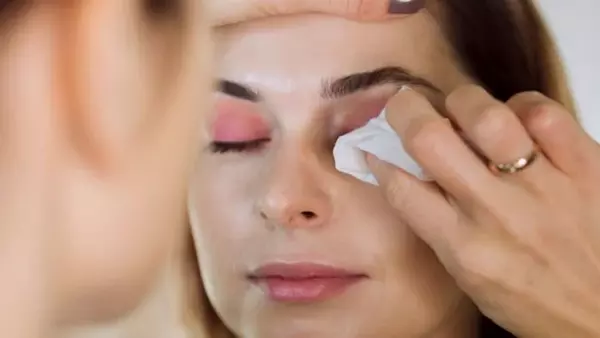 5 эффективных средств, которые помогут быстро снять макияж