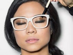 Ошибки макияжа, которых следует избегать, если ты носишь очки