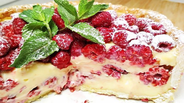 Роскошный летний десерт: открытый пирог со свежей малиной и заварным к...