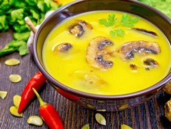 Ароматный тыквенный суп с шампиньонами (рецепт)