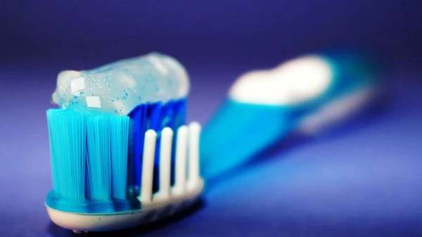 Зубні пасти без фтору: користь, ризики та особливості вибору
