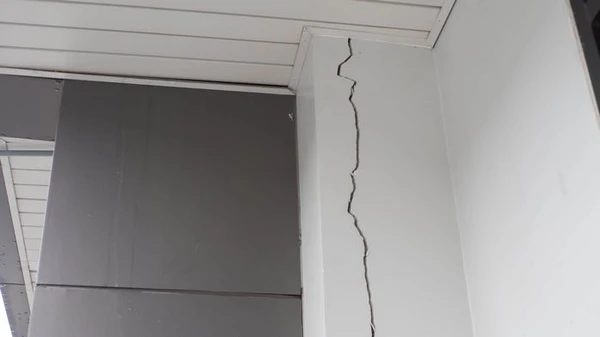 Чому у стінах з'являються тріщини та як їх позбутися