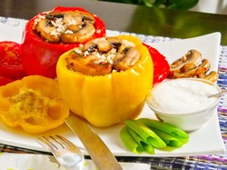 Вкусные фаршированные перцы с грибами и рисом (рецепт)