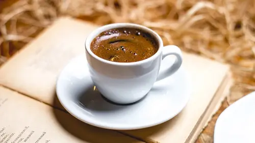 Диетологи назвали лучший напиток, который «сжигает» жир на животе