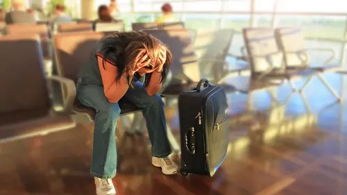 Как уменьшить усталость и вздутие живота во время авиаперелетов: врачи назвали 5 важных шагов