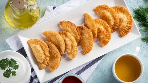 Миничебуреки с сыром — рецепт хрустящей классики в домашнем испол...