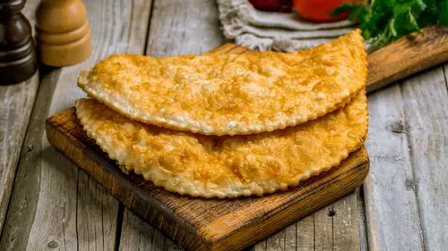 Сочные ленивые чебуреки с мясным фаршем: как сделать целую гору з...