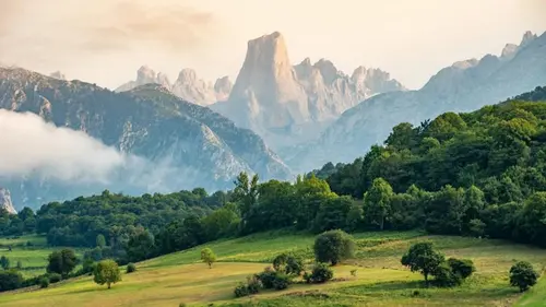 Ошеломляющий горный хребет в Испании признали самым красивым мест...