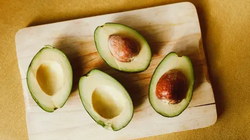 Твердое авокадо станет мягким за 3 мин. – сделайте один простой т...