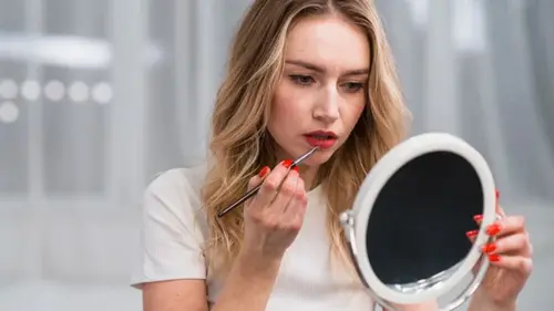 Испортите даже дорогой макияж: визажист назвала ошибку, которую д...