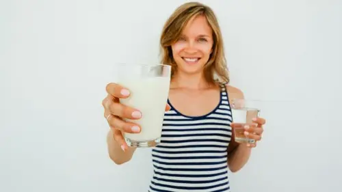 Стакан этого напитка ежедневно снижает риск инсульта: есть в кажд...