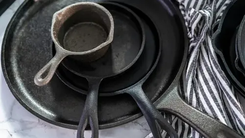 Как использовать соль для очистки чугуна и удаления стойких отлож...