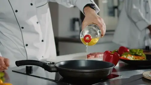 Какое масло выбрать для жарки: эксперты назвали самое полезное