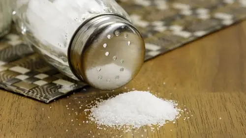 Зачем добавлять соль в стиральный порошок — секреты хозяек