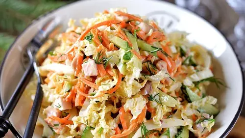 Овощной салат с оригинальной заправкой: рецепт легкого и полезног...