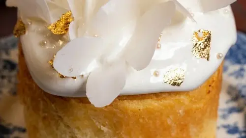 Паска с заварным кремом и вишней — как сделать нежную и пышную вы...