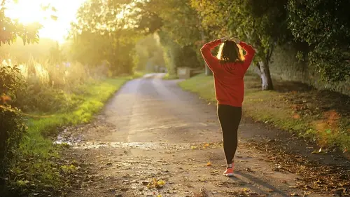 Ежедневная послеобеденная привычка для женщин 50+, которая может ...