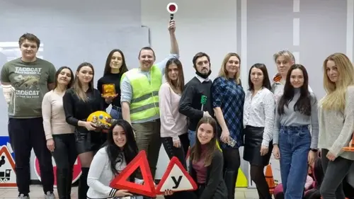 Обучение в автошколе — уроки вождения с инструктором и практика в горо...