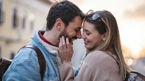 Вместо тысячи слов: 11 скрытых намеков, что мужчина испытывает к ...