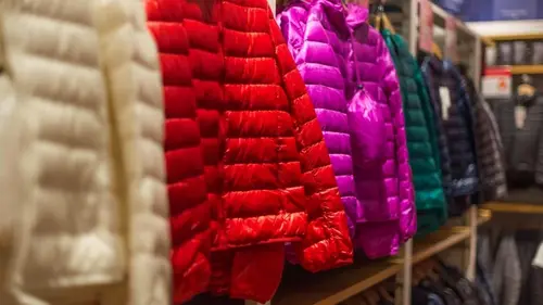 Будет как новая: эксперты дали советы, как правильно стирать зимн...