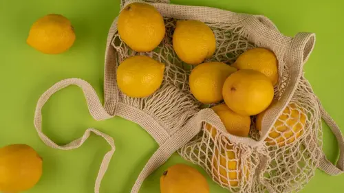 Лимоны пролежат свежими месяц: где и как их хранить