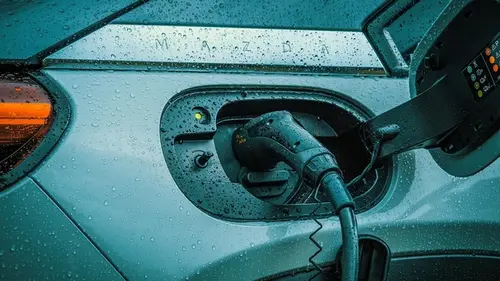 Зарядка последних 20% батареи электрокара занимает много времени, и во...