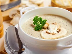 Простой и вкусный суп-пюре из шампиньонов (рецепт)