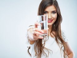 Как нужно пить воду для снижения веса?