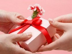 Чего хотят женщины: идеи подарков на 8 марта