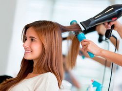 Как выбрать мастера для наращивания волос?