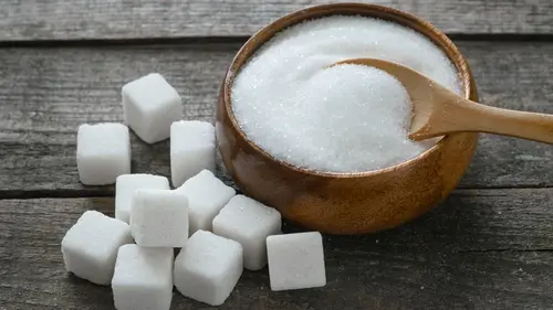Эксперты назвали 8 популярных магазинных продуктов, в которых сах...