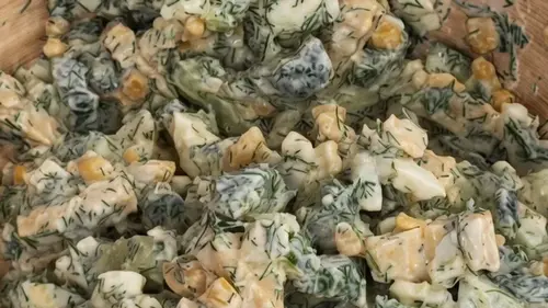 Салат из огурцов: рецепт вкусного летнего блюда