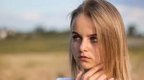 Пять худших причесок, которые визуально делают волосы еще более т...