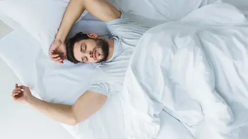 Почему летом так сложно заснуть: неожиданные причины сезонной бес...
