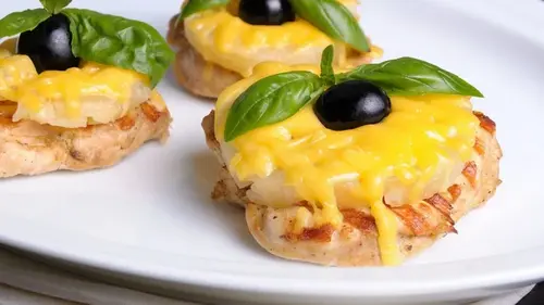 Куриные отбивные с ананасом и сыром: классический рецепт