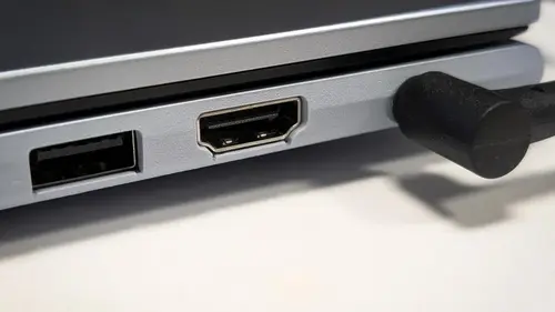Как правильно очистить USB-порт от пыли и ворса, не повредив конт...