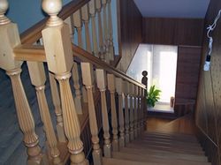 Какой материал выбрать для лестницы в доме