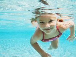 Как учить ребенка плавать
