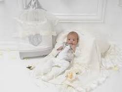 Первый гардероб малыша: как правильно выбрать одежду для новорожденного
