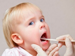 Чем лечить горло годовалому ребенку?