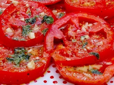 Малосольные помидоры в оригинальном маринаде: быстрый рецепт