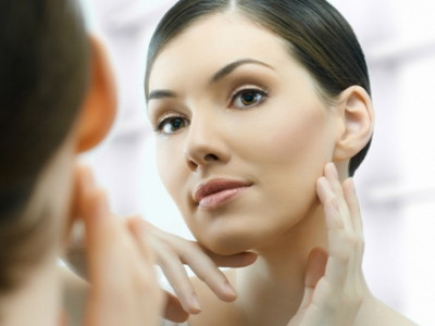 Как правильно убрать бледность кожи лица?